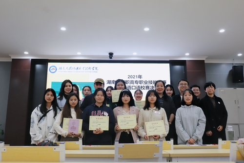 06ef79ae18b7e46432dc2a661078bc9